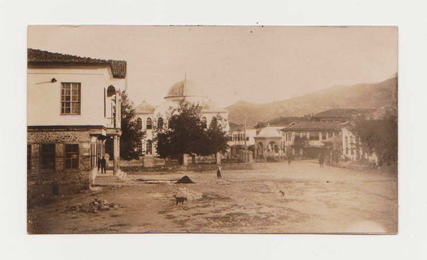 [FOTOĞRAF] Osmanlı dönemi "İstiklâl Fotoğrafhânesi, Isparta, Hasan Fuad" damgalı "Isparta Hükümet [binası] civarından bir manzara" yazılı