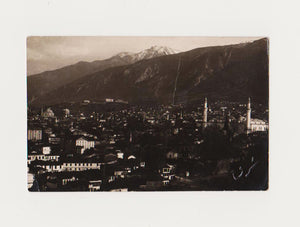 [FOTOĞRAF] Osmanlı dönemi Bursa genel görünüm: Uludağ, Ulu Camii ve şehir merkezinde evler, konaklar. Osmanlıca "Foto Şark" soğuk damgalı