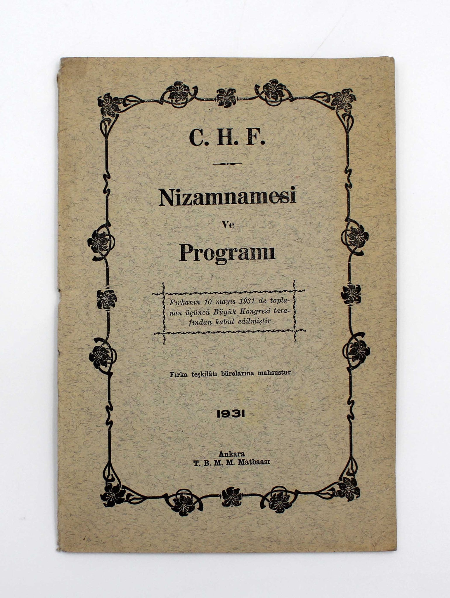 [TÜRK SİYASİ TARİHİ] C.H.F.(Cumhuriyet Halk Fırkası) Nizamnamesi ve Programı Fırkanın 10 Mayıs 1931'de toplanan üçüncü Büyük Kongresi tarafından kabul edilmiştir. 1931, Ankara, T.B.M.M Matbaası