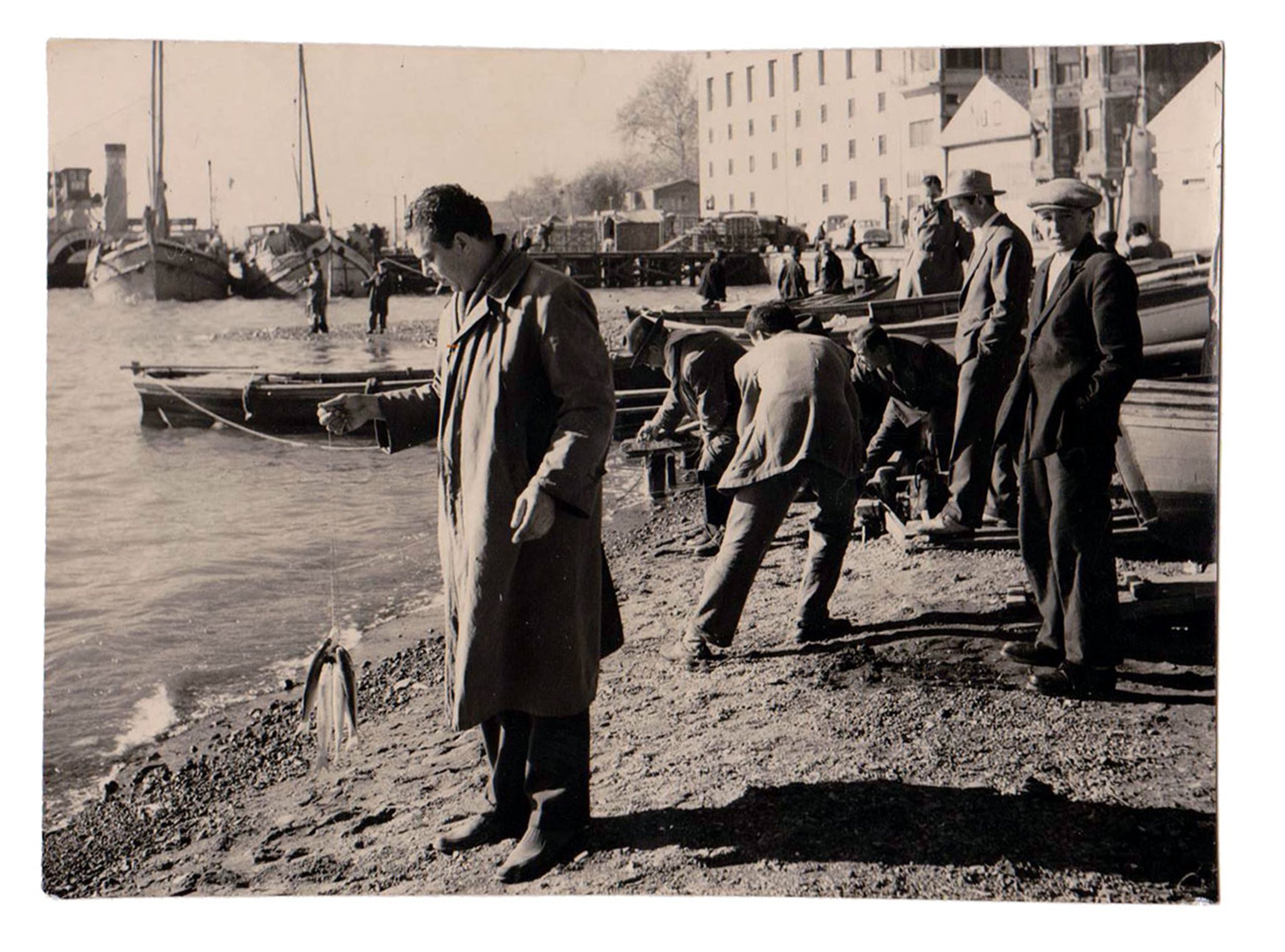 [FOTOĞRAF / DENİZCİLİK] 1930'lar Beşiktaş Sahili'nde tipler ve kayıkhane