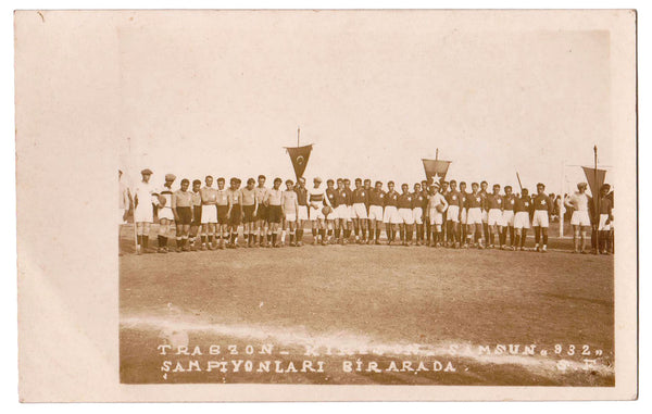 [FOTOĞRAF] Erken Cumhuriyet Karadeniz Futbolu 1932 Trabzon - Kiresun [sic. Giresun] -  Samsun '932' Şampiyonları bir arada Ş.F. ibareli