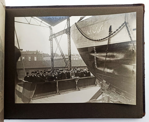 [FOTOĞRAF ALBÜMÜ] [İLK TÜRK DENİZALTILARI] 1928 Hollanda'daki Fijenoord Tersanesi'nde "Birinci" ve "İkinci İnönü" isimli Türk U-Botlarının yapımını ve denize indirilmesini belgeleyen 31 adet büyük boy jelatin gümüş fotoğraftan oluşan albüm