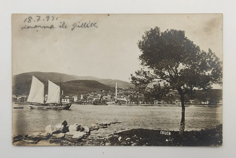 [FOTOĞRAF] 1931 Erdek Körfezi, yelkenli gemi ve Erdek kasabası: "Donanma ile bir geziden"